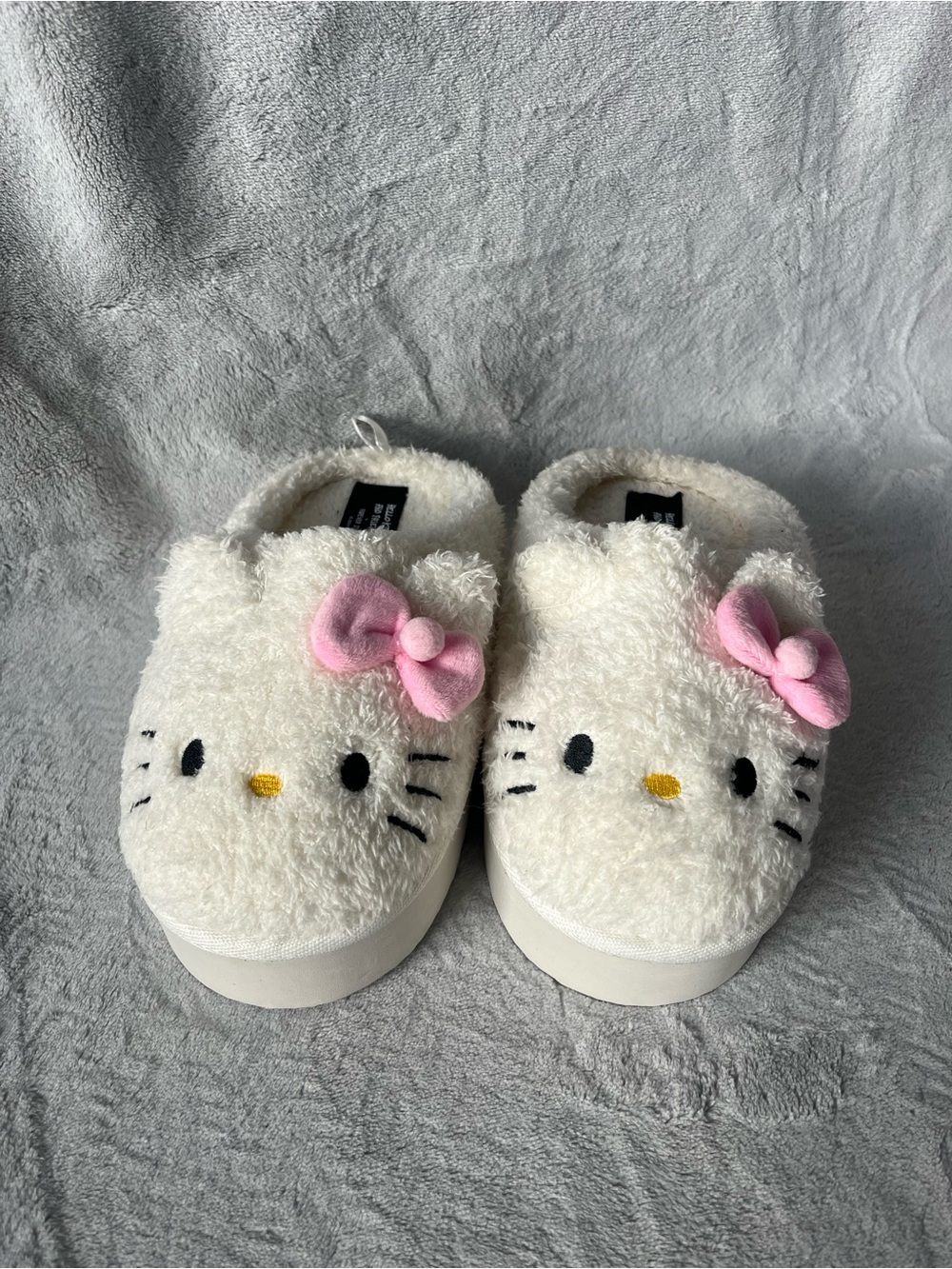 Forever 21 White Plush Hello Kitty Slippers with Pink Bow Detail